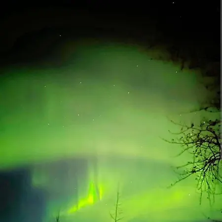 Ihastuttava Vierastupa Omalla Sisaeaenkaeynnillae *